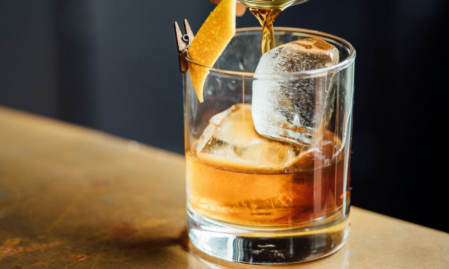 Kατανάλωση αλκοόλ από ανηλίκους: Κίνδυνος τύφλωσης και σοβαρές βλάβες σε συκώτι και νεφρά