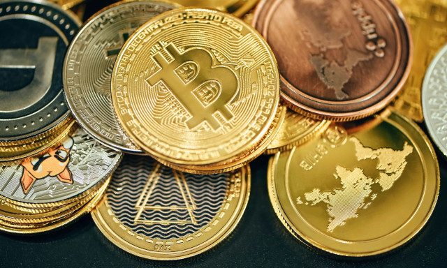 Επιστέφει η αγοραστική τρέλα για bitcoin – Εκτίναξη πάνω από τα 106.000 δολάρια