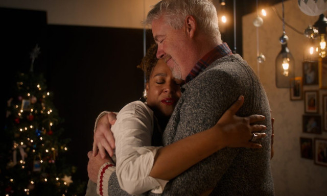 ΗΠΑ: Εταιρεία έκανε έκπληξη στους εργαζομένους της φέρνοντας τα αγαπημένα τους πρόσωπα για αγκαλιές