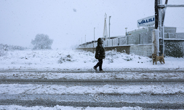 Καιρός: Το ECMWF… επιμένει για «λευκά» Χριστούγεννα στην Αττική – Πότε θα χιονίσει στην Αθήνα