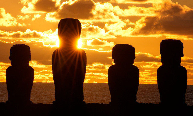 Νησί του Πάσχα: Τι υπάρχει κάτω από τα γιγαντιαία πέτρινα αγάλματα