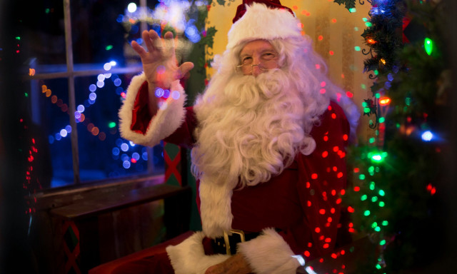 Είναι αλκοολικός ο Άγιος Βασίλης; - Τι δείχνουν τα «ροδοκόκκινα» μάγουλα του