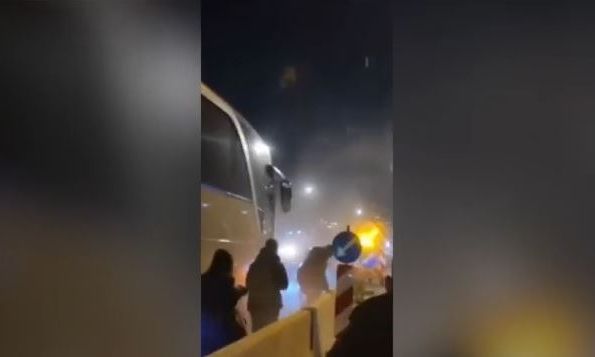 Θεσσαλονίκη: Λεωφορείο με μαθητές που γυρνούσαν από εκδρομή έβγαζε καπνούς στον Περιφερειακό