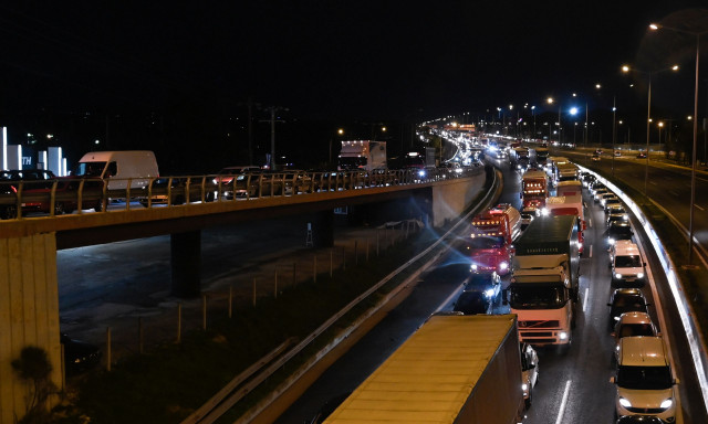 Κίνηση τώρα: Στο «κόκκινο» η Εθνική Οδός Αθηνών - Λαμίας, από Λυκόβρυση μέχρι Νέα Φιλαδέλφεια