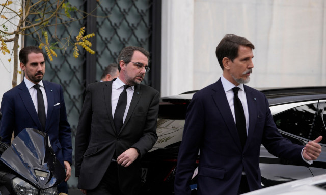 «Ξεκλειδώνει» η ιθαγένεια για την τέως βασιλική οικογένεια - De Grecia το επώνυμο