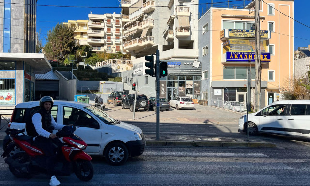 Τραγωδία στην Παλλήνη: Τον πάτησε φορτηγό και τον εγκατέλειψε