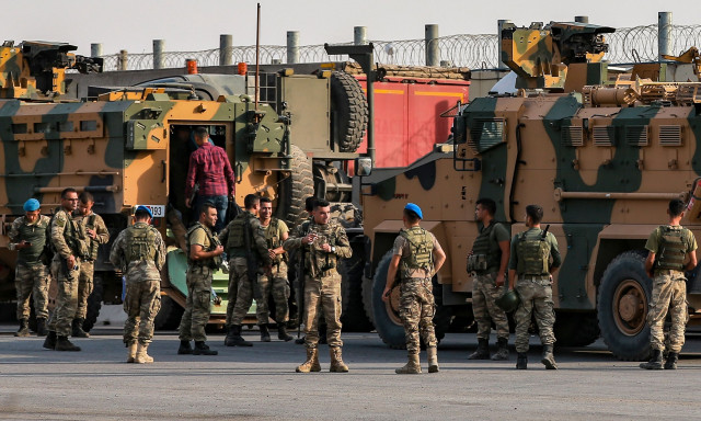 Η Τουρκία προετοιμάζει εισβολή στη Συρία - Περικυκλώνει το Κομπανί, οι Κούρδοι ζητούν βοήθεια