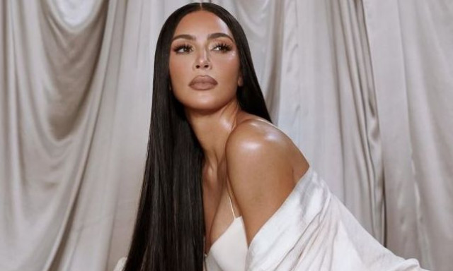 Κιμ Καρντάσιαν: Ποζάρει χωρίς εσώρουχα μετά τις φήμες ότι ο Κάνιε Γουέστ χώρισε
