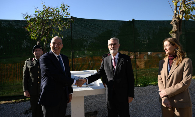 Ένοπλες Δυνάμεις: Θεμελιώθηκε το κτήριο της νέας ειδικής μονάδας κυβερνοχώρου παρουσία Δένδια