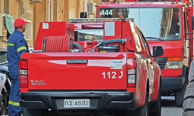 Φωτιά σε σπίτι στα Πατήσια - Βίντεο από το σημείο