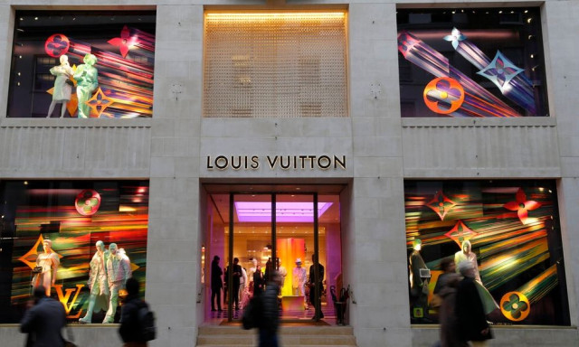 Αγοράστε Gucci και Louis Vuitton με...bitcoin: Oι οίκοι πολυτελείας «αγκαλιάζουν» τα κρυπτονομίσματα