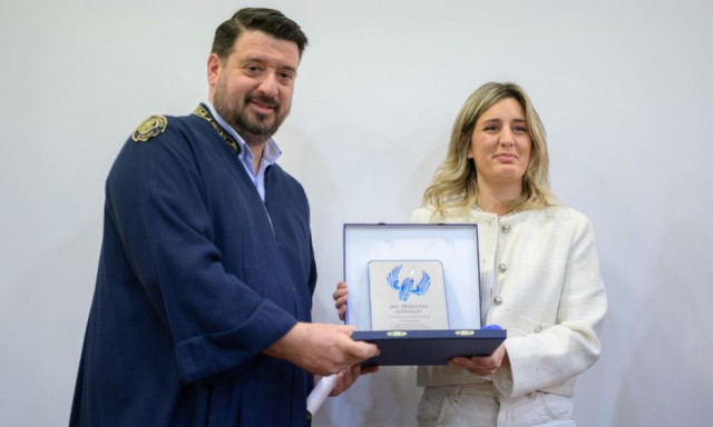 Η Ποτοποιία Πλωμαρίου Ισίδωρος Αρβανίτης βραβεύει φοιτητή του Παν.  Αιγαίου για την αριστεία του