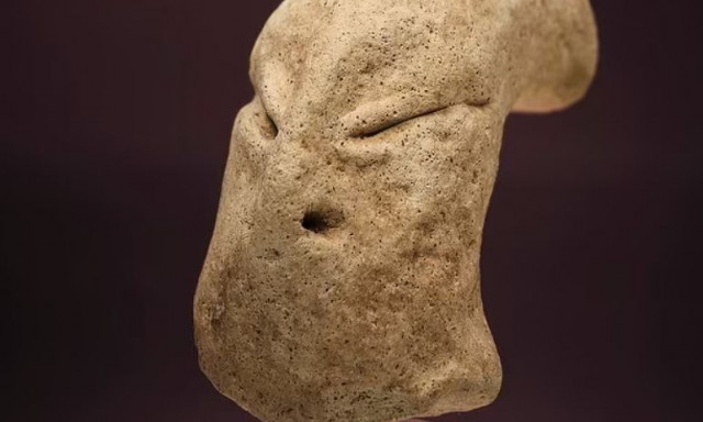 Κουβέιτ: Παράξενο άγαλμα «εξωγήινος» αποκαλύφθηκε σε οικισμό της Λίθινης Εποχής 7.000 ετών