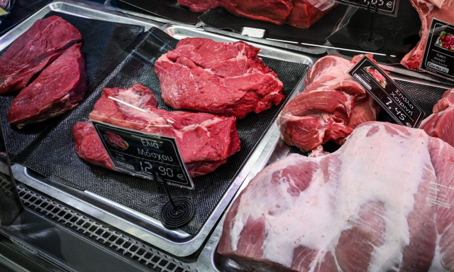 Θεσσαλονίκη: Μειωμένες οι παραγγελίες στα κρεοπωλεία ενόψει Χριστουγέννων - «Bασιλιάς» το χοιρινό