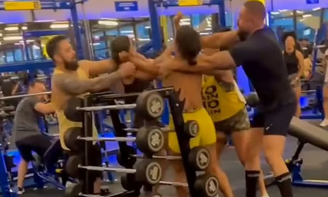 Έκαναν ρινγκ το γυμναστήριο - Οι κυρίες μαλλιοτραβήχτηκαν με κλωτσιές και μπουνιές