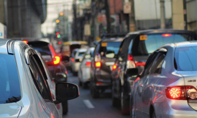 Κίνηση τώρα: Στο «κόκκινο» Κηφισός και Λεωφόρος Κηφισίας - Μεγάλες καθυστερήσεις στην Αττική Οδό