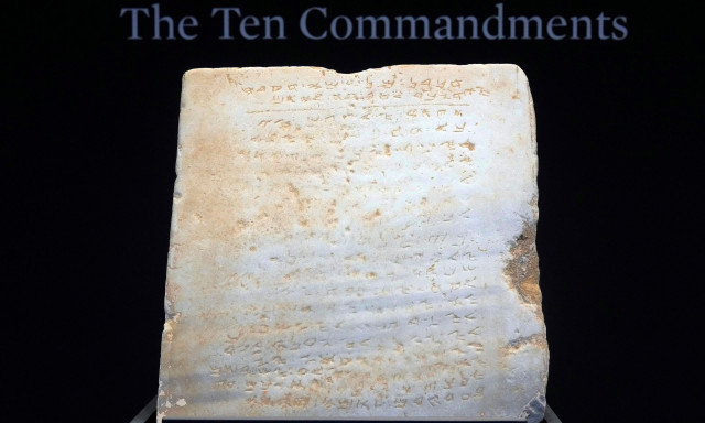 Πωλήθηκε η παλαιότερη μαρμάρινη πλάκα με τις Δέκα Εντολές για 5 εκατ. δολάρια
