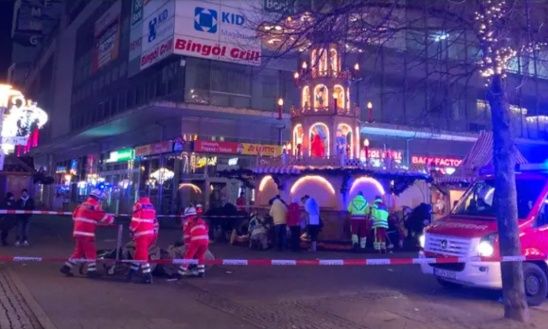 Γερμανία: Αυτοκίνητο έπεσε πάνω σε πλήθος σε Χριστουγεννιάτικη αγορά - Τουλάχιστον ένας νεκρός