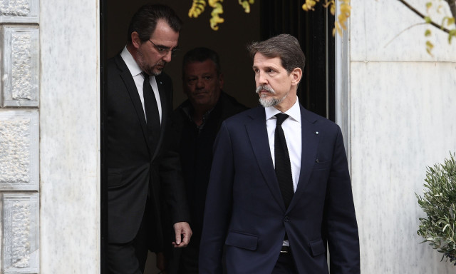 Δημοσιεύθηκε στο ΦΕΚ η απόφαση χηρήγησης της ελληνικής ιθαγένειας στην τέως βασιλική οικογένεια