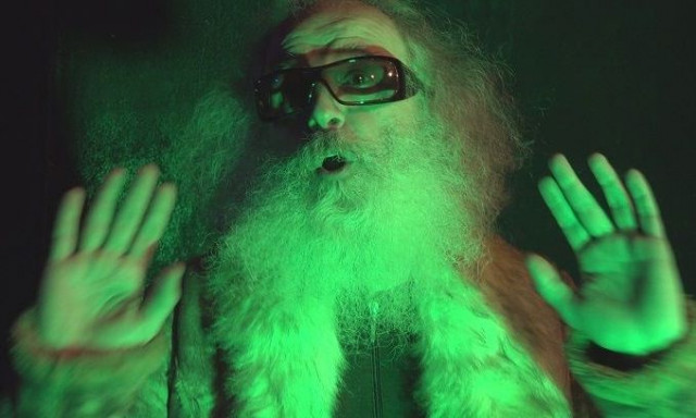 Θέατρο Αλκμήνη: Ο Νίκος Παπαθανάσης στον υπαρξιακό μονόλογο «Η υψοφοβία ενός κομπάρσου»