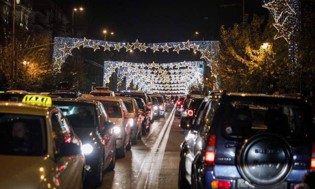 «Μέγγενη» το κυκλοφοριακό τις γιορτινές μέρες - Απελπισία από τις αμέτρητες ώρες στο τιμόνι
