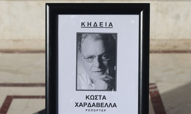 Κώστας Χαρδαβέλλας: Σε λίγο η κηδεία του δημοσιογράφου - Ποιοι έδωσαν το παρών