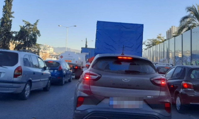 Κίνηση: Βασανιστήριο οι δρόμοι της Αθήνας - Χάος παντού και κυκλοφοριακά προβλήματα
