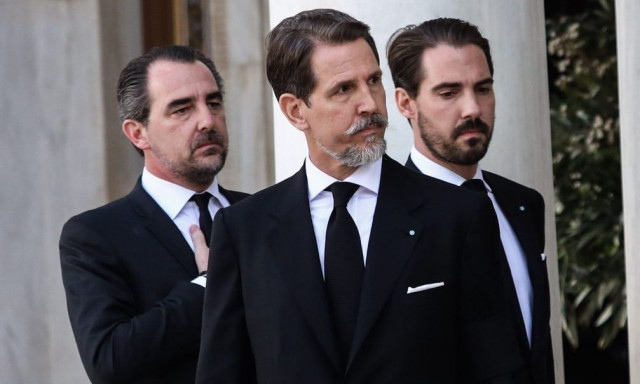 «Ντε Γκρες»: Ο ειδικός νόμος στον οποίο υπάγεται η τέως βασιλική οικογένεια - Τι λέει το ΥΠΕΣ