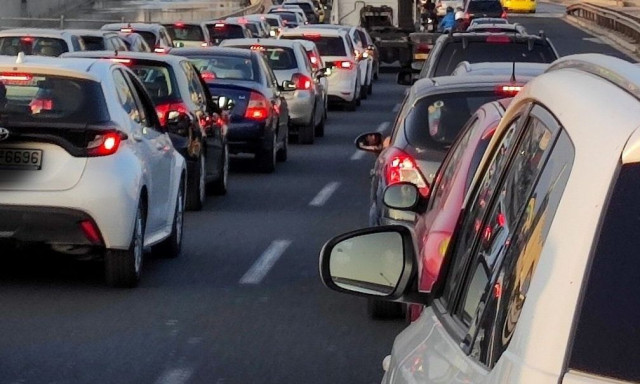 Στο «κόκκινο» η κίνηση σε Βασιλίσσης Σοφίας και Κηφισίας - Καθυστερήσεις στην Αττική Οδό