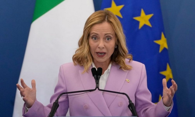 Μελόνι: Η παράτυπη μετανάστευση απειλεί την ασφάλεια της ΕΕ