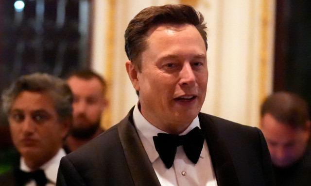 FT: Ο Έλον Μασκ προσπαθεί να απομακρύνει τον πρωθυπουργό Κιρ Στάρμερ πριν από τις επόμενες εκλογές