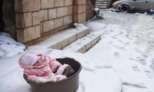 Στις Σκανδιναβικές χώρες τα μωρά κοιμούνται στα καρότσια τους έξω στο κρύο