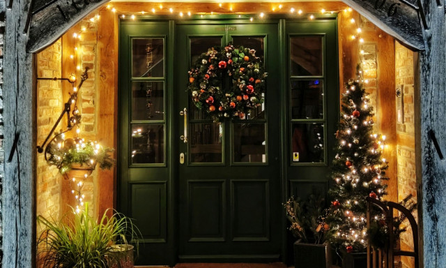 Tα διηγήματα του Newsbomb.gr: «Χριστουγεννιάτικη έκπληξη» - Διαβάστε το 3o μέρος «Κρυφό δώρο»