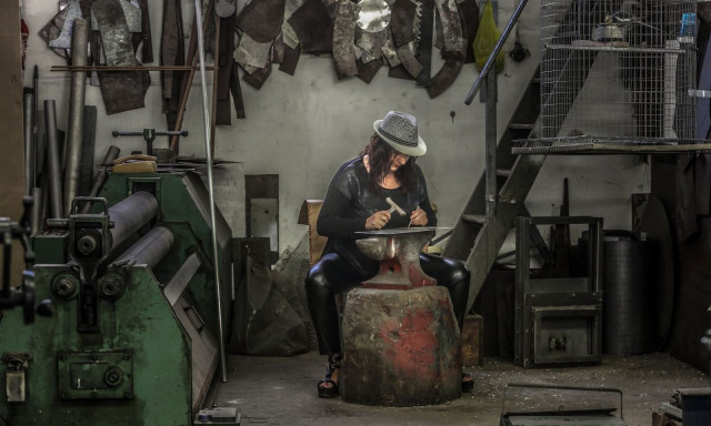 Εύη Φωτοπούλου: Τρεις διακρίσεις για τα σενάρια και τα γλυπτά της στη Νέα Υόρκη