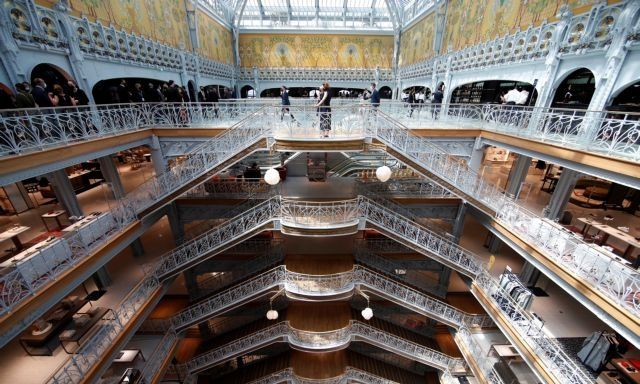 Γιατί βλέπετε πλέον ηλικιωμένους ανθρώπους στις διαφημίσεις με πολυτελή αγαθά