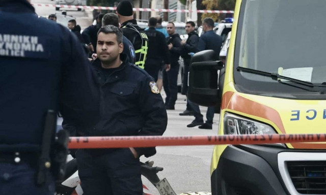 Βάρκιζα: Εντοπίστηκε αιμόφυρτος άνδρας στη μέση του δρόμου - Έρευνες από την ΕΛ.ΑΣ.