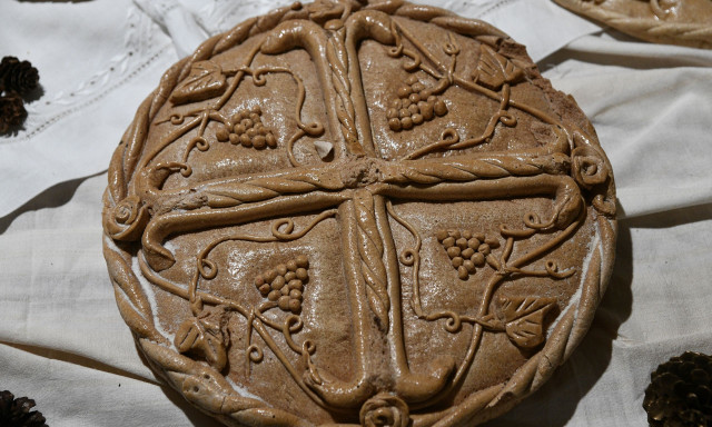 Χριστόψωμο: Τι συμβολίζει και γιατί είναι ιεροτελεστία για τα Χριστούγεννα