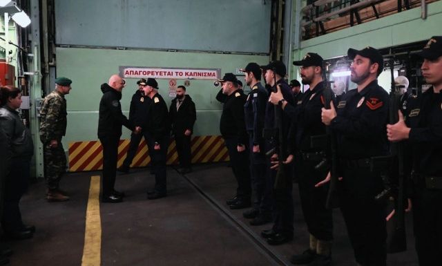 Defence Min Dendias visits the frigate "Psara"