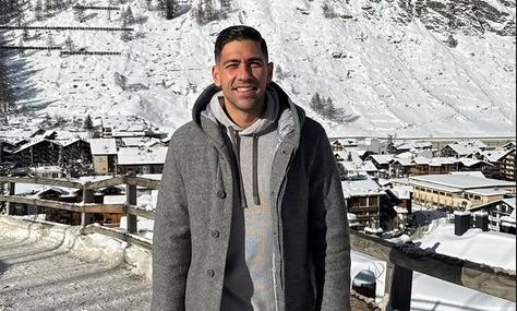 Τάσος Μπακασέτας: Χριστουγεννιάτικη απόδραση στην Ελβετία με την αγαπημένη του