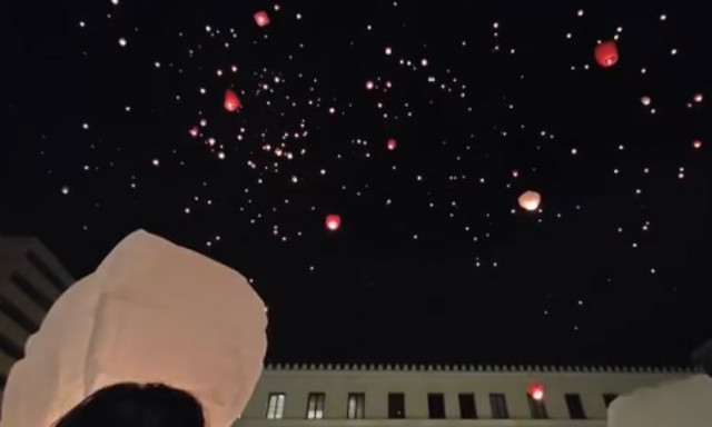 Γέμισε φαναράκια ο αττικός ουρανός για τη «Νύχτα των Ευχών»