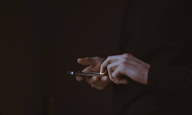 Σας παίρνουν τηλέφωνο και το κλείνουν; - Τι είναι αυτές οι κλήσεις και πώς να τις περιορίσετε