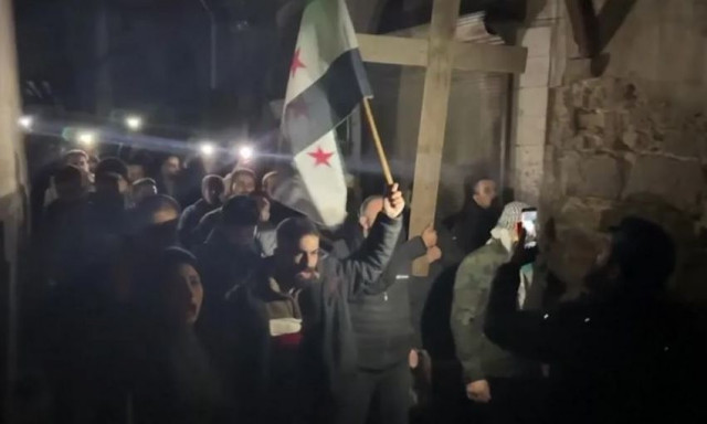 Συρία: Διαδηλώσεις για το κάψιμο χριστουγεννιάτικου δέντρου