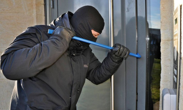 Σέρρες: Διέρρηξαν 12 μονοκατοικίες αρπάζοντας χρήματα και κοσμήματα αξίας τουλάχιστον 38.000 ευρώ