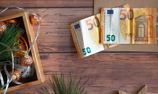 Πώς πληρώνεται η εργασία τα Χριστούγεννα - Τι πρέπει να ξέρουν οι εργαζόμενοι