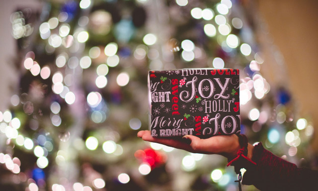 Οι έξι καλύτερες μαντινάδες για να στείλεις τα Χριστούγεννα στους αγαπημένους σου