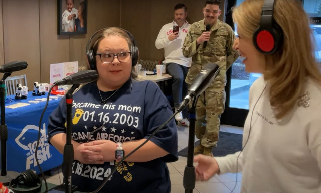 Στρατιώτης έκανε την καλύτερη έκπληξη στη μητέρα του για τα Χριστούγεννα