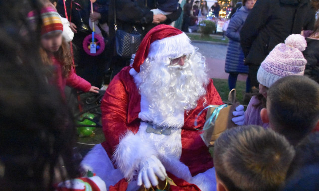 Χαλάνδρι: Αστυνομικός έπαιξε ξύλο με «Άγιο Βασίλη» και αντιδήμαρχο