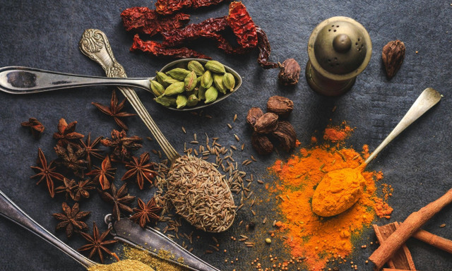 Το μπαχαρικό που προστατεύει το στομάχι από έλκη