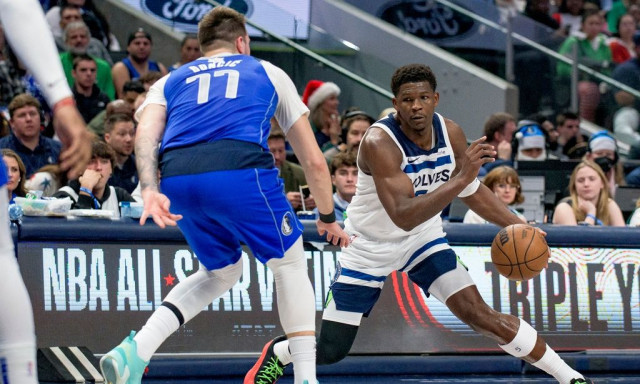 ΝΒΑ: Νίκησαν οι Τίμπεργουλφς, «άγγιξαν» το θαύμα από το -28 οι Μάβερικς – Τραυματίστηκε ο Ντόντσιτς