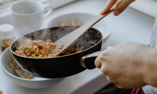 Κίνα: Πιστεύει ότι η πεθερά της την δηλητηριάζει – «Μας δίνει να φάμε μουχλιασμένο φαγητό»